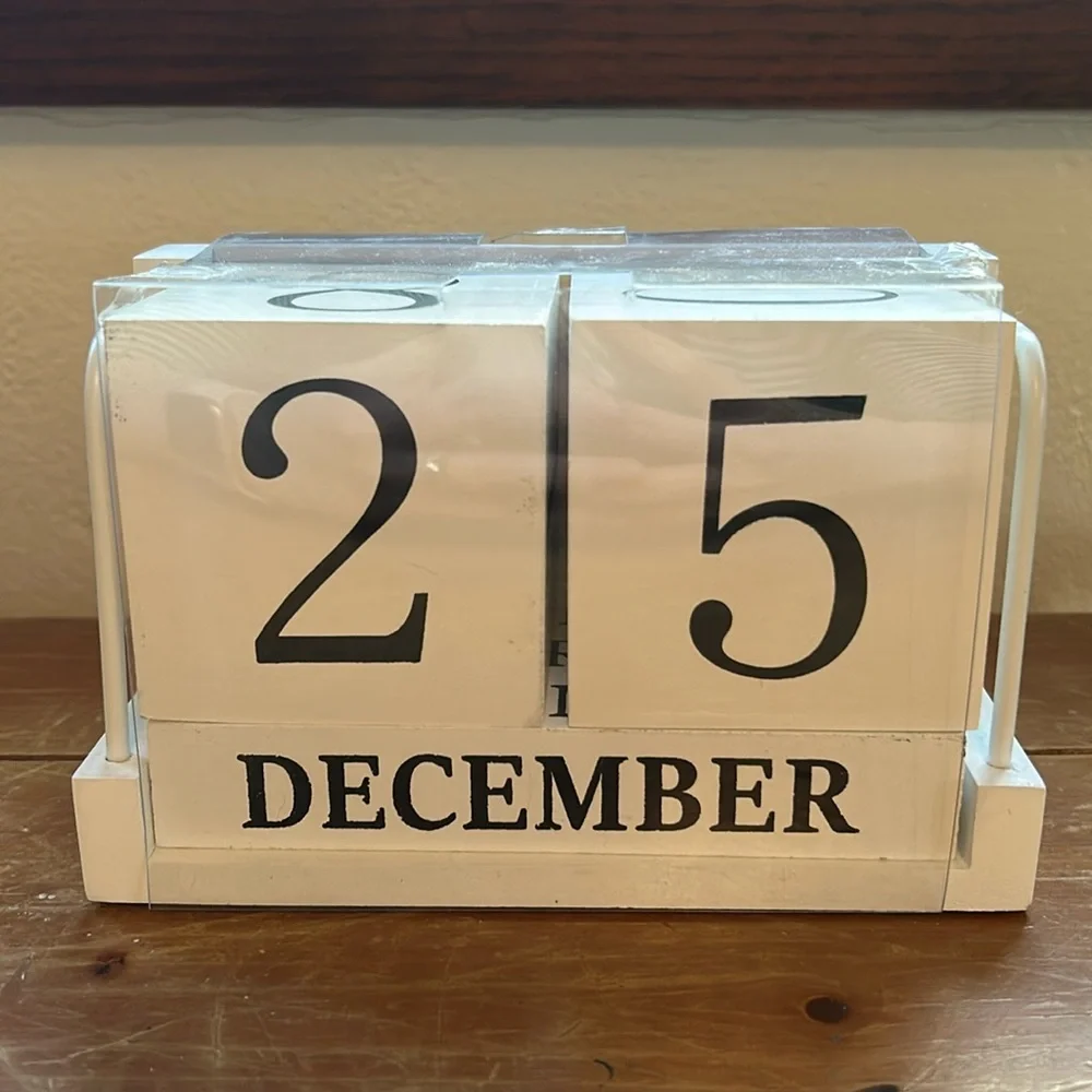 Block Desk Calendar White & Black Contemporary Neutral Design Office & Home NWT